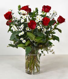 12 Luxury Roses in Vase