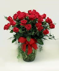60 Luxurious Roses in Vase